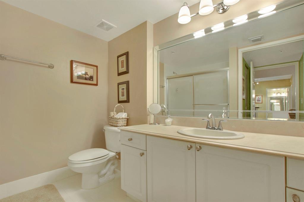 LIGHTHOUSE COVE AT TEQUESTA CONDO - Residential