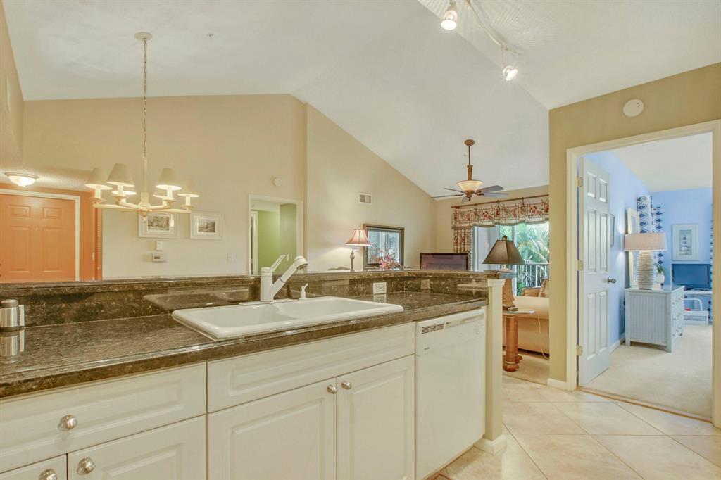 LIGHTHOUSE COVE AT TEQUESTA CONDO - Residential