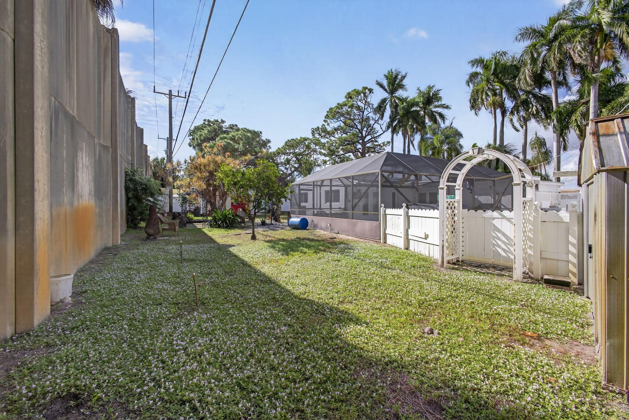 Palm Beach Square - Residential