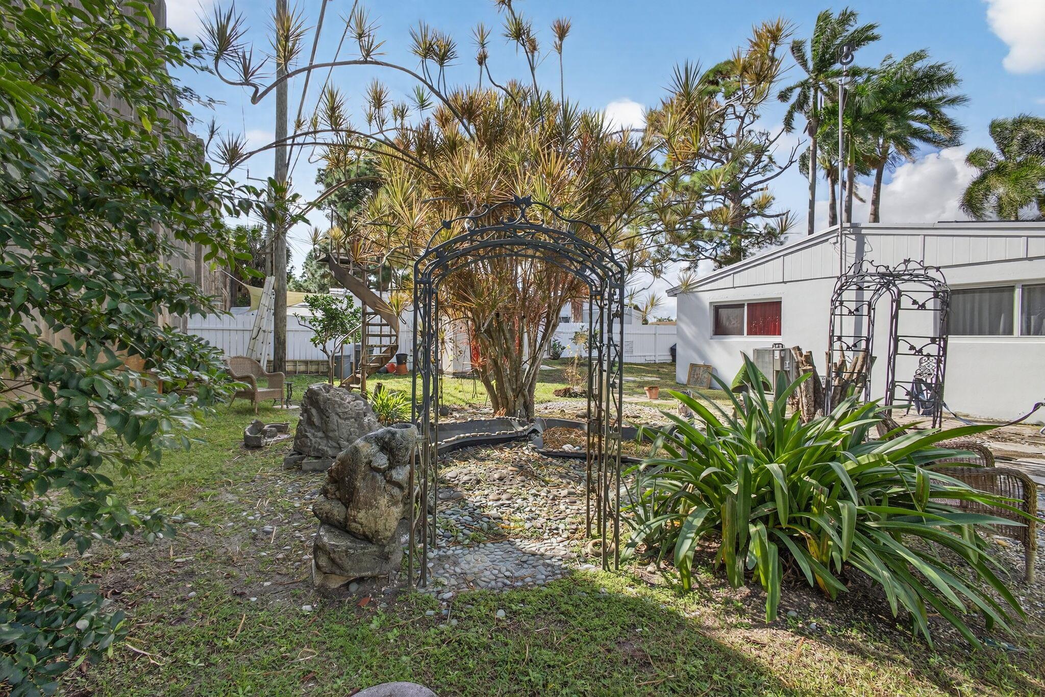 Palm Beach Square - Residential