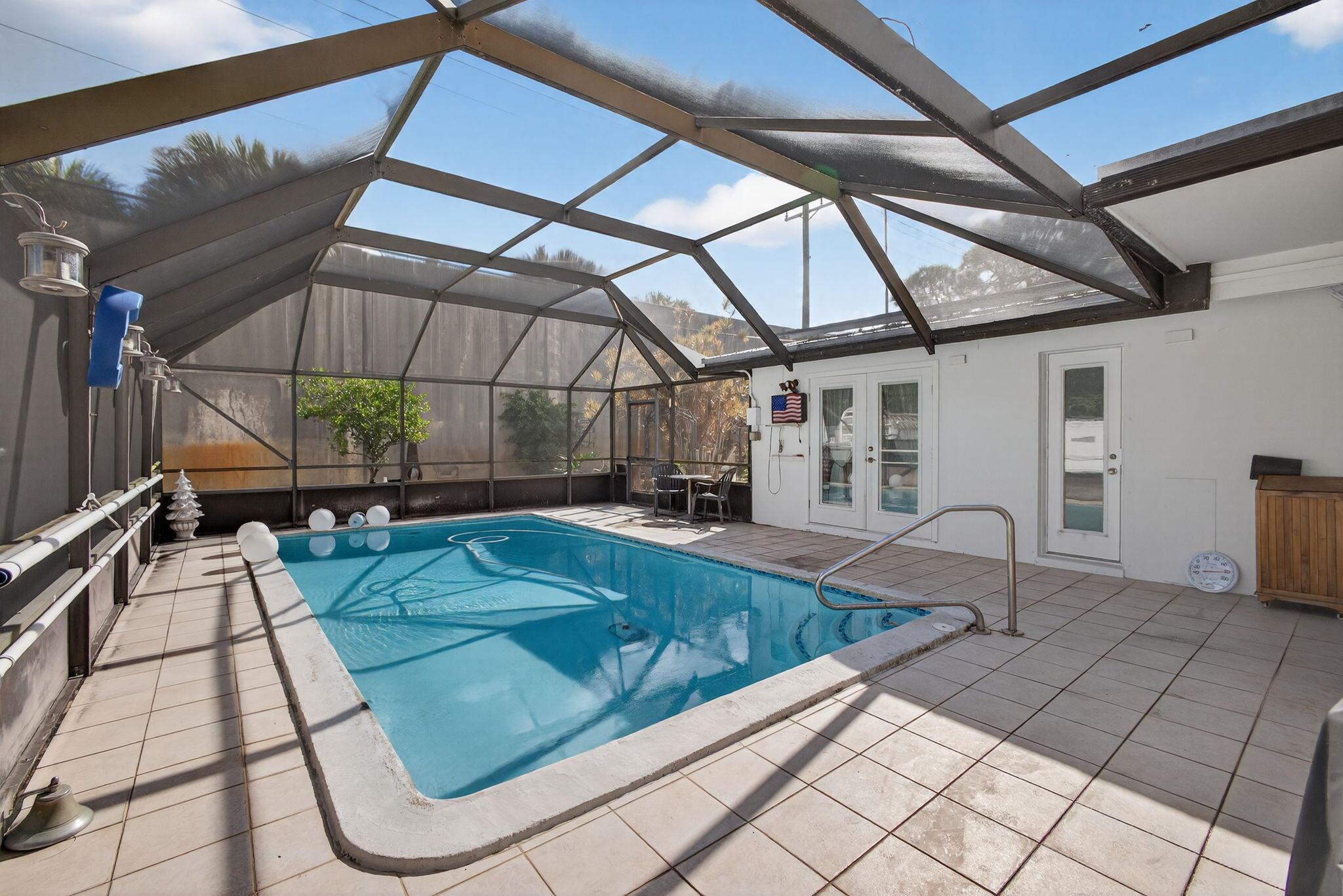 Palm Beach Square - Residential