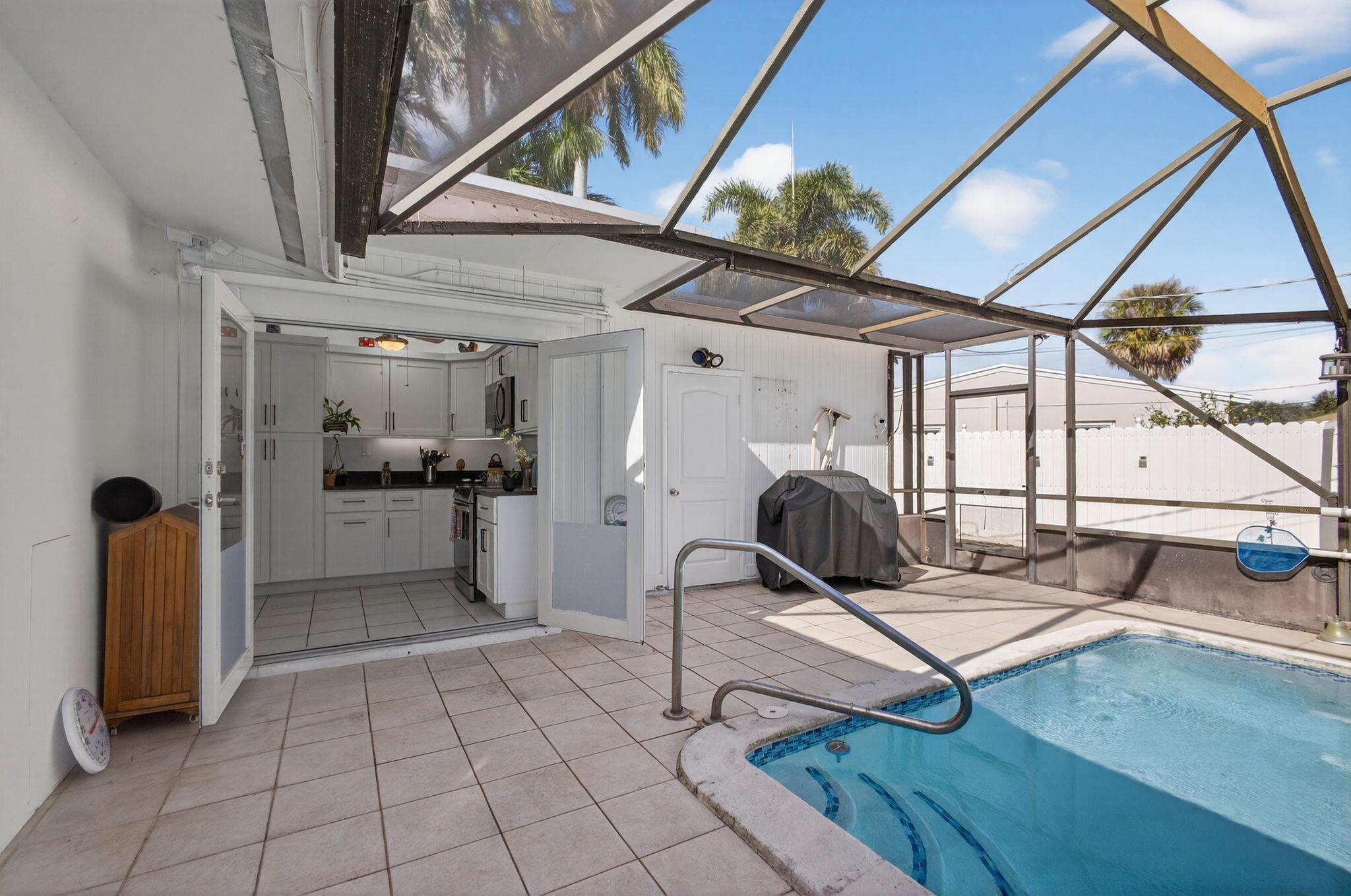 Palm Beach Square - Residential