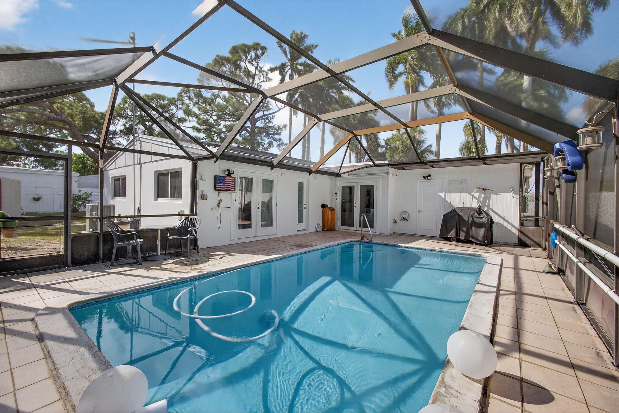 Palm Beach Square - Residential