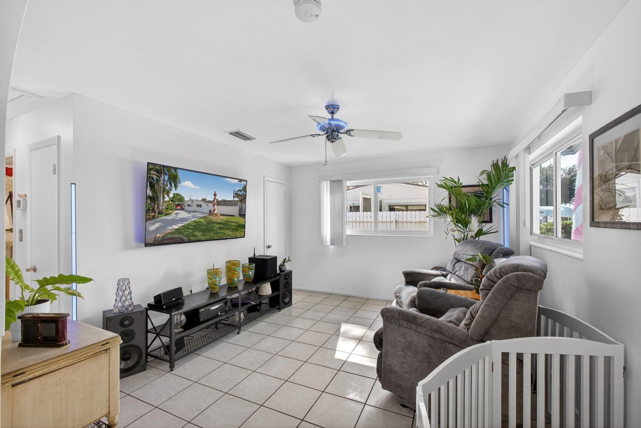 Palm Beach Square - Residential