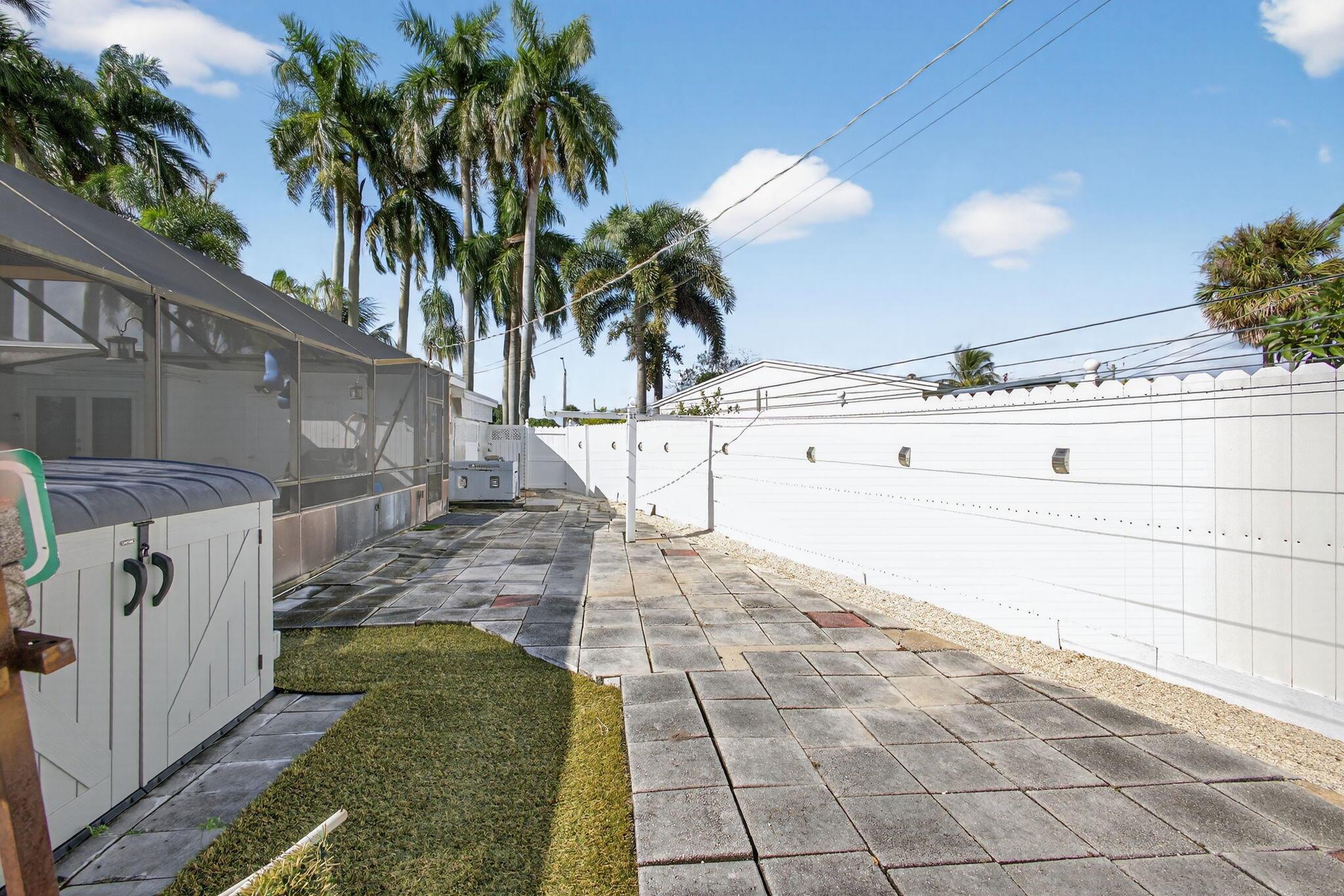 Palm Beach Square - Residential