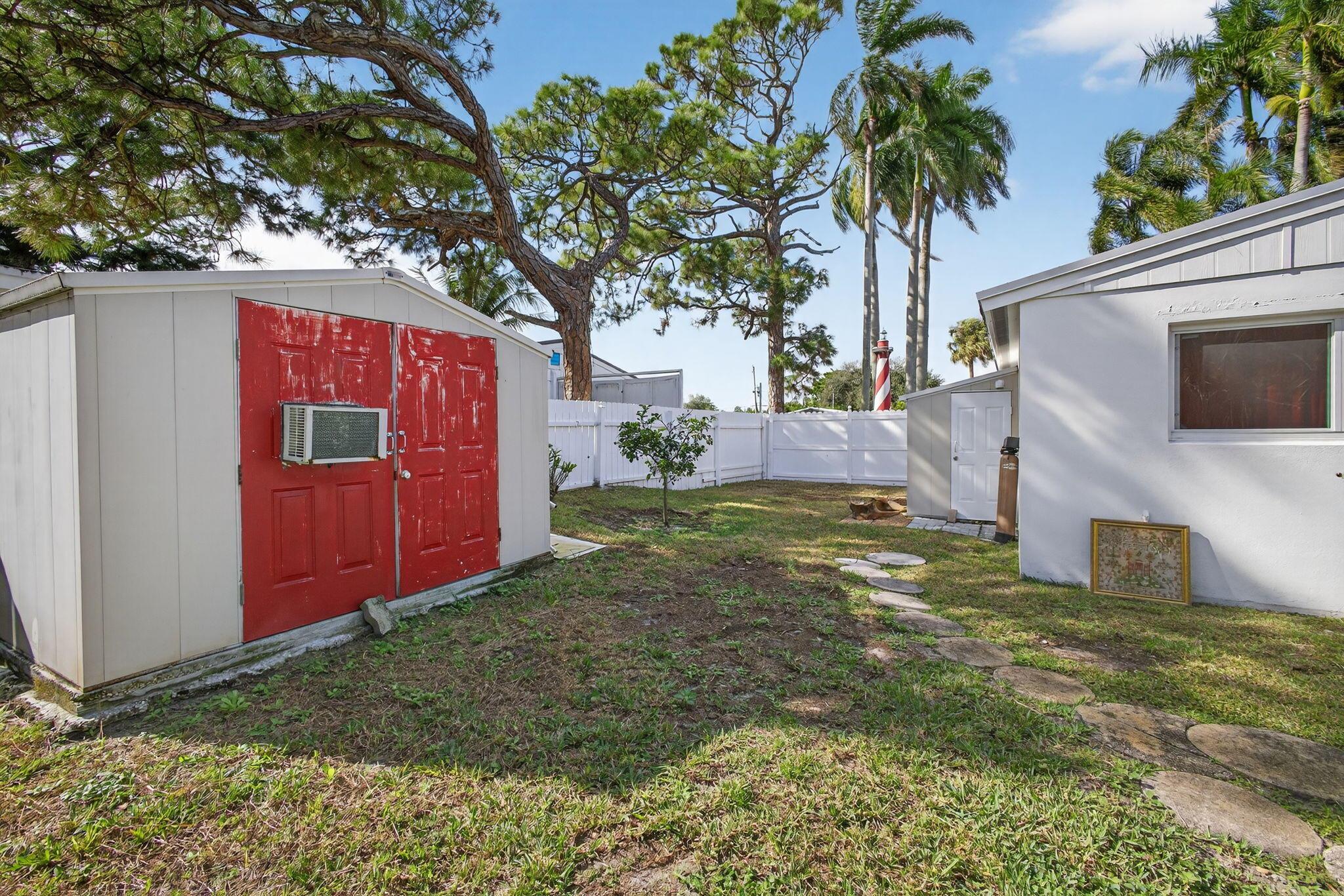 Palm Beach Square - Residential