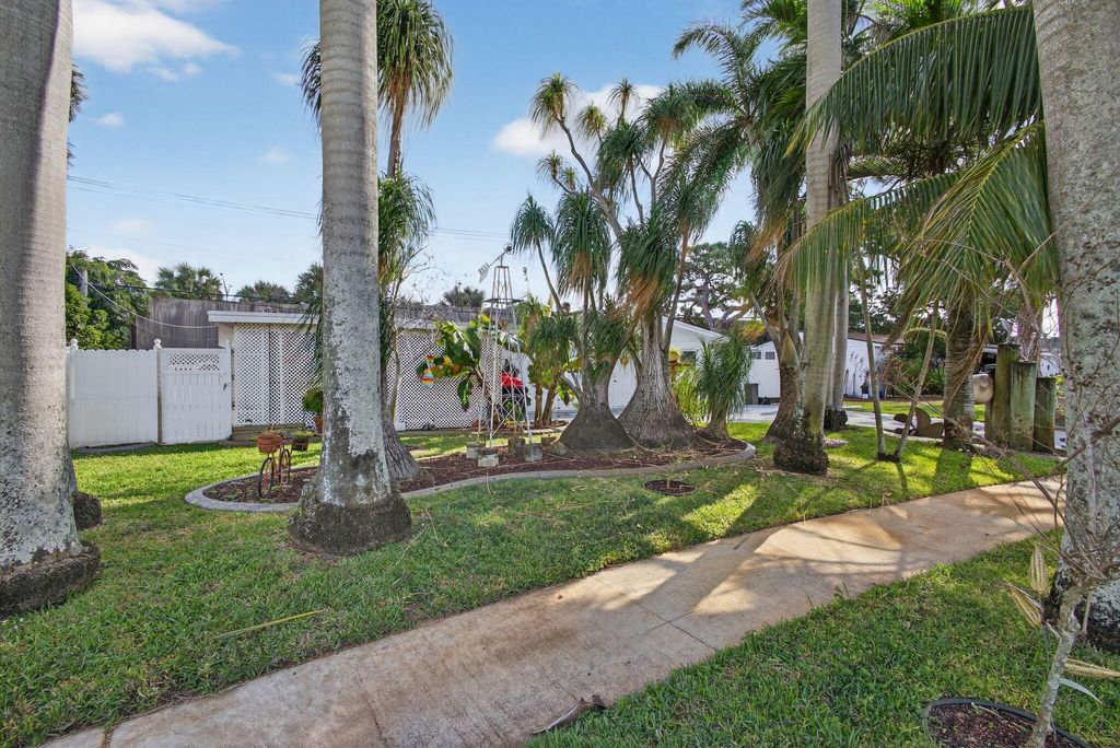 Photo of 9520 Birmingham Drive, Palm Beach Gardens, FL 33410 (MLS # R11146185)