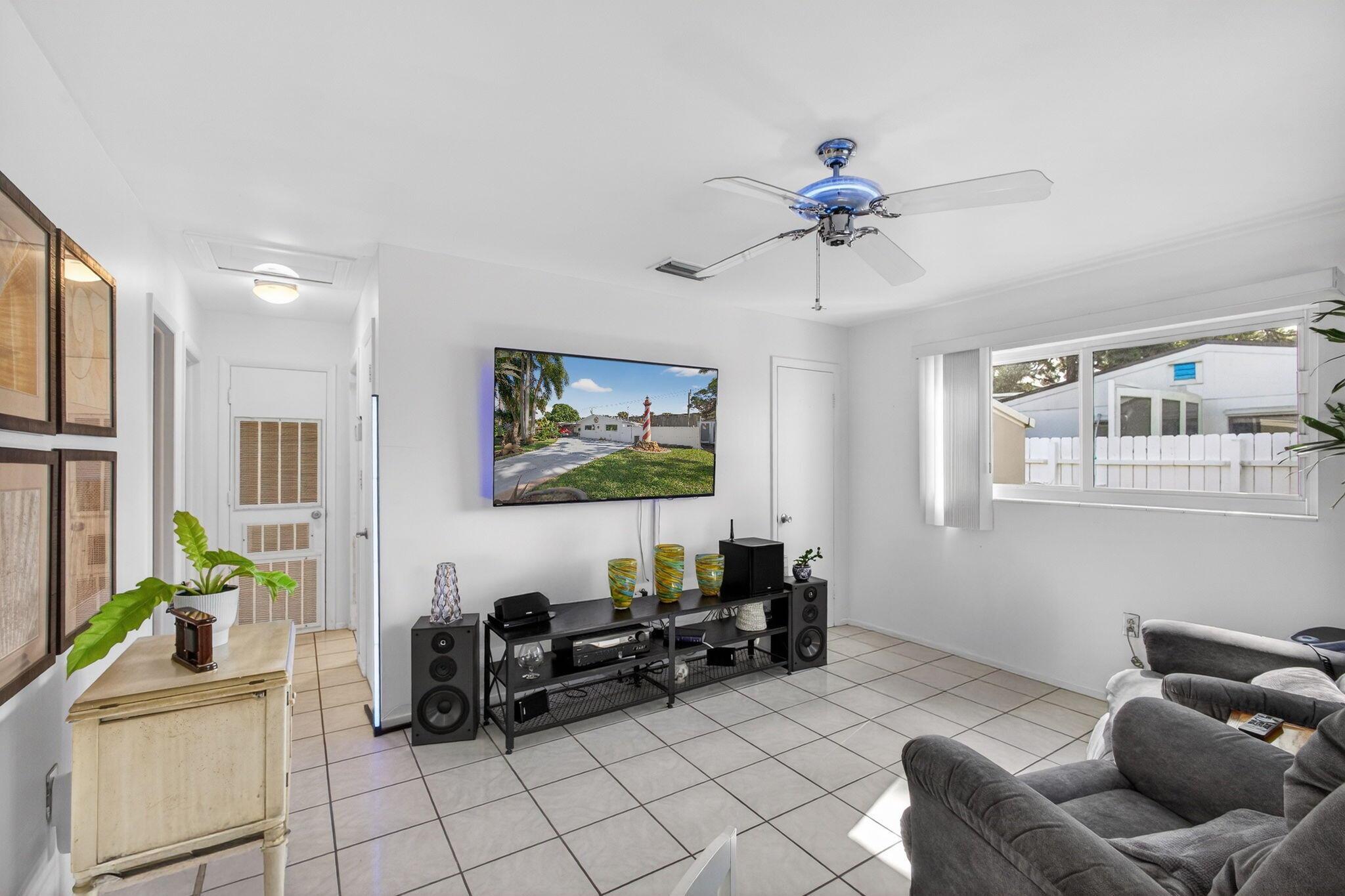 Palm Beach Square - Residential