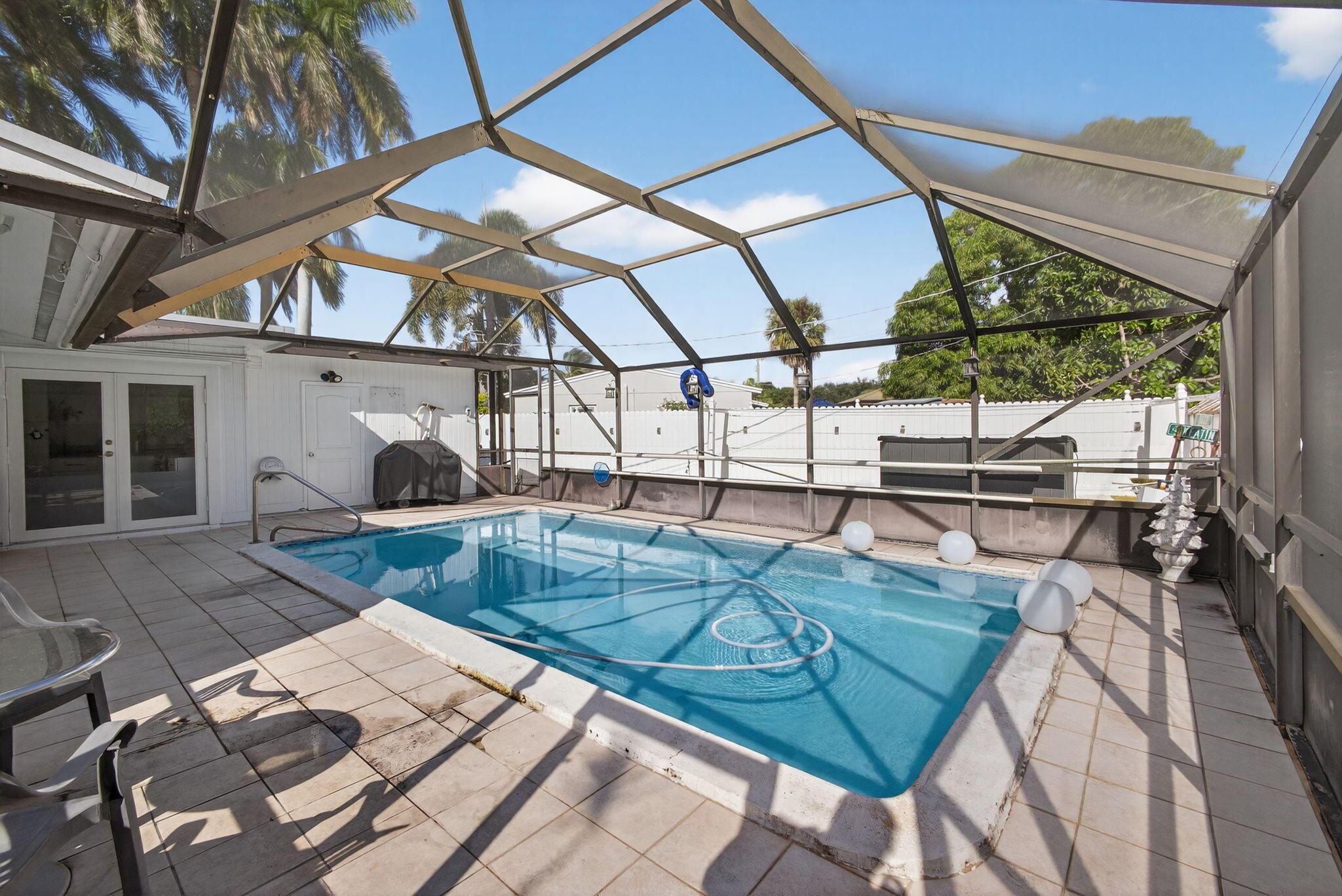 Palm Beach Square - Residential