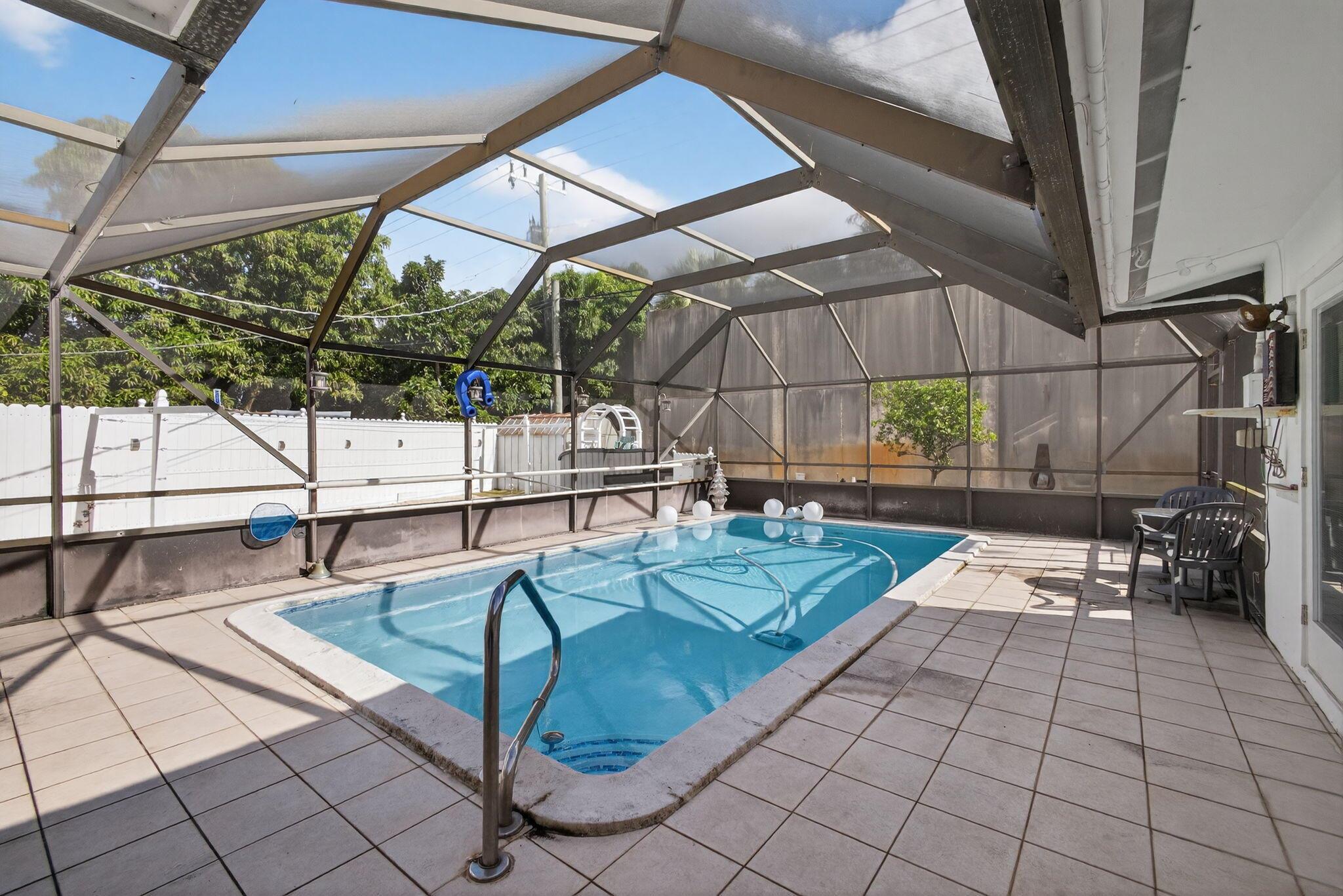 Palm Beach Square - Residential