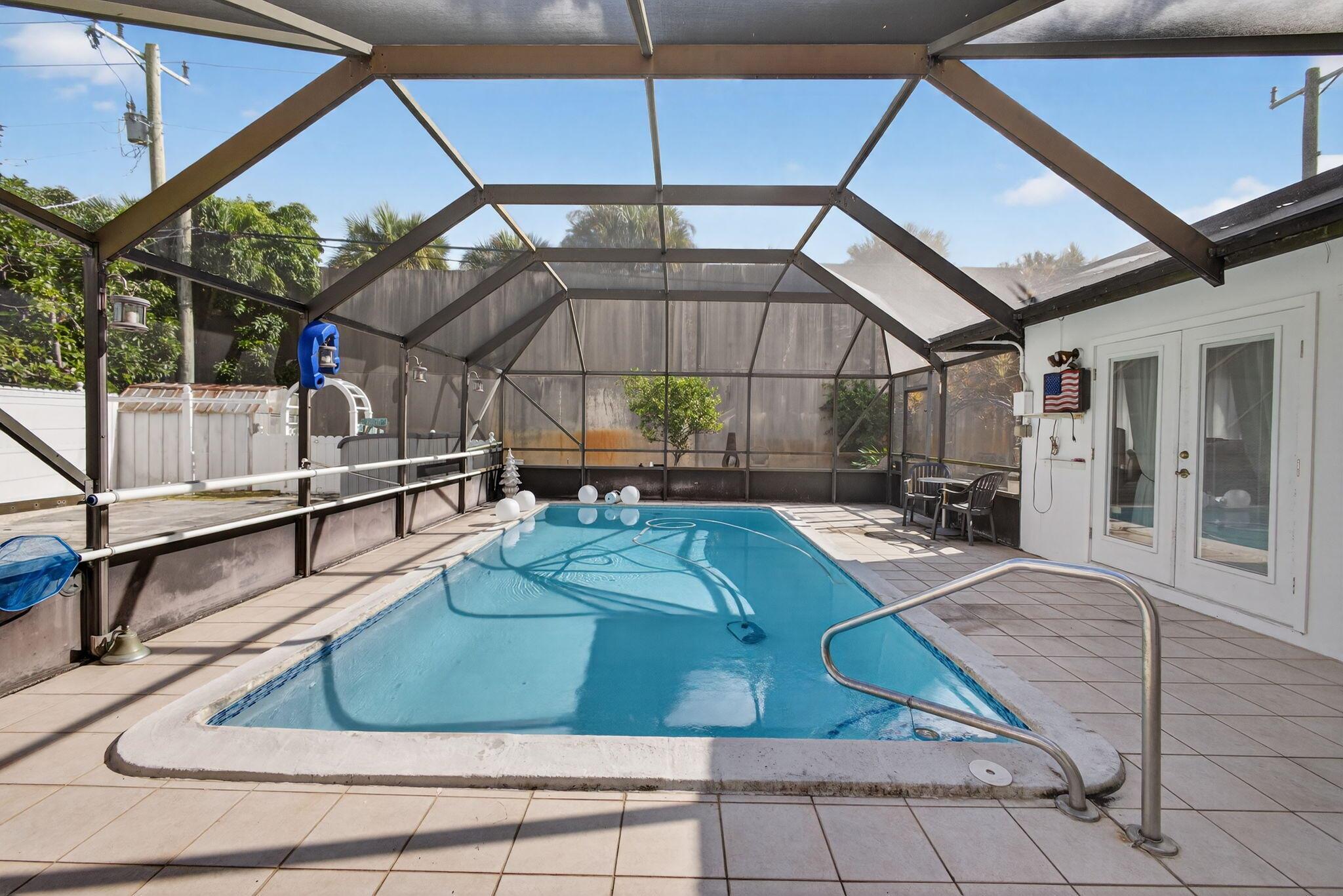 Palm Beach Square - Residential