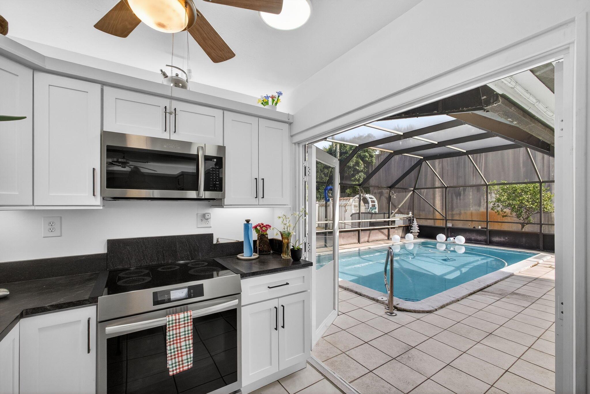 Palm Beach Square - Residential