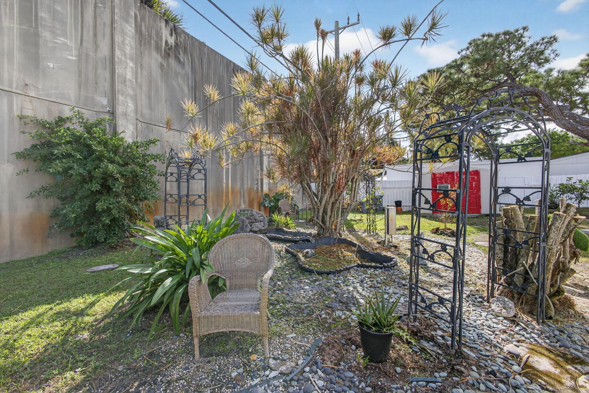 Palm Beach Square - Residential