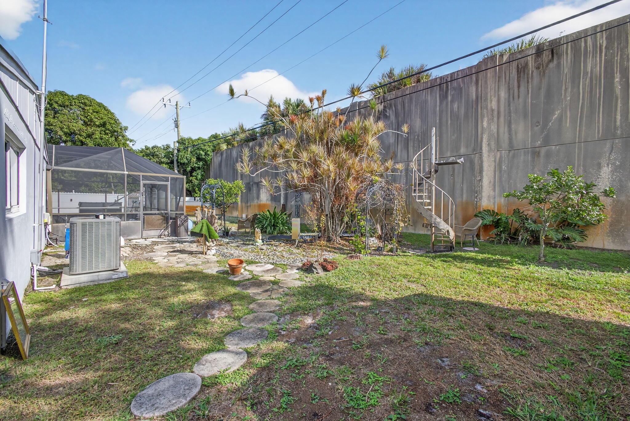 Palm Beach Square - Residential