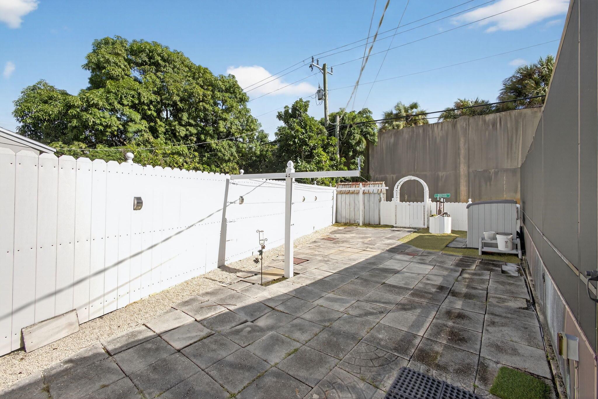 Palm Beach Square - Residential