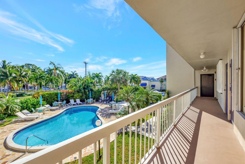 Photo of 1131 SE 4th Street #2030, Boynton Beach, FL 33435 (MLS # R11043434)