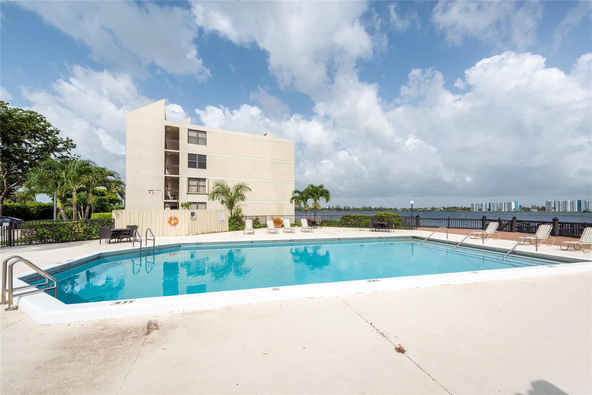 116 Lake Emerald Dr 302