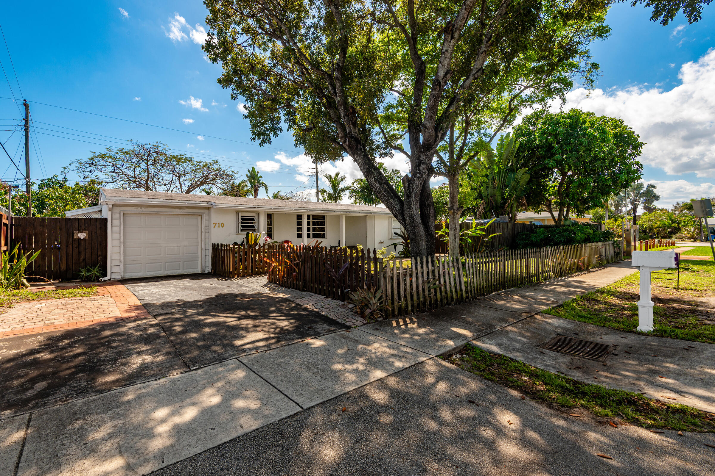 COLLIER ESTATES 4TH ADD - Residential