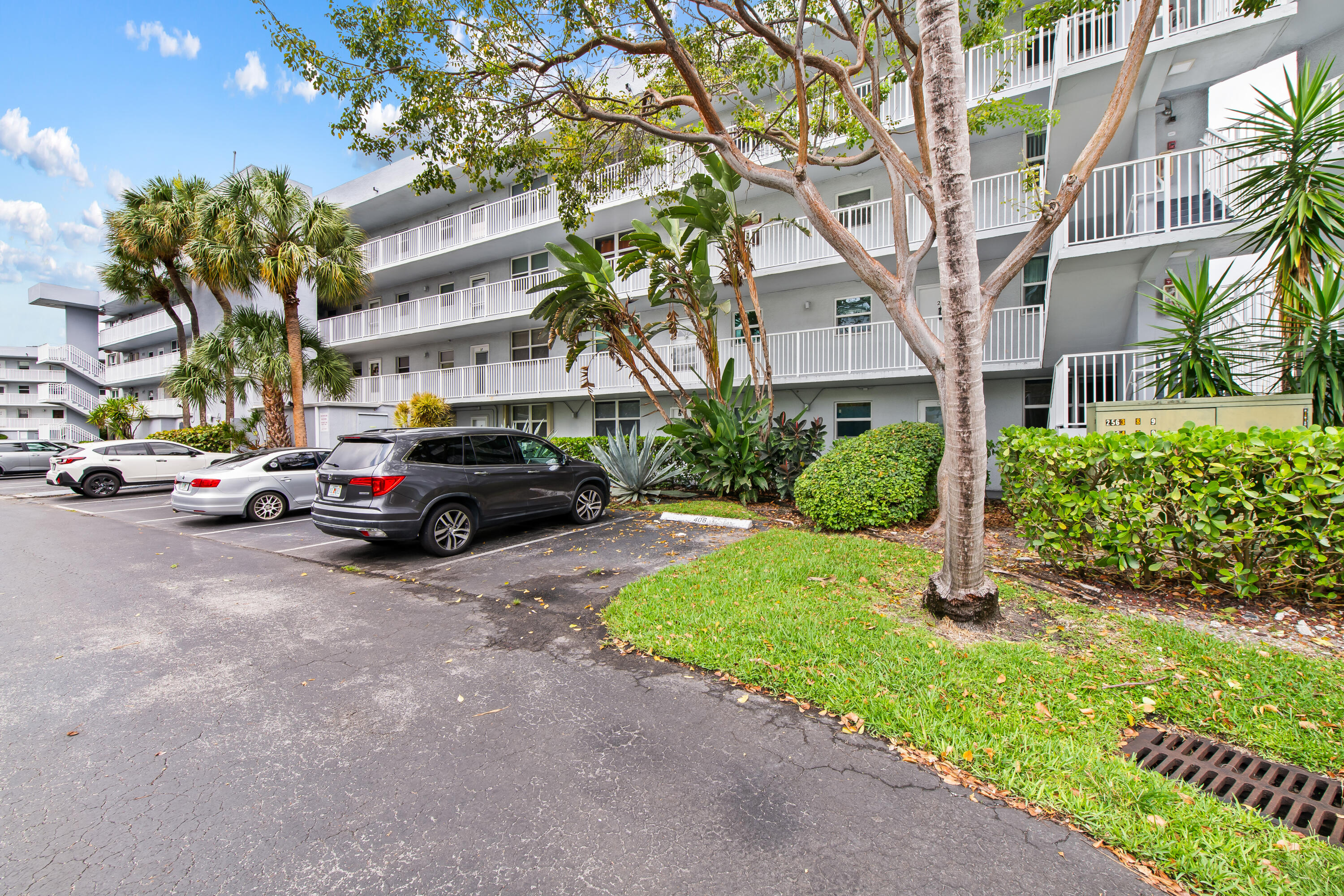ROYAL PARK CONDO - Residential