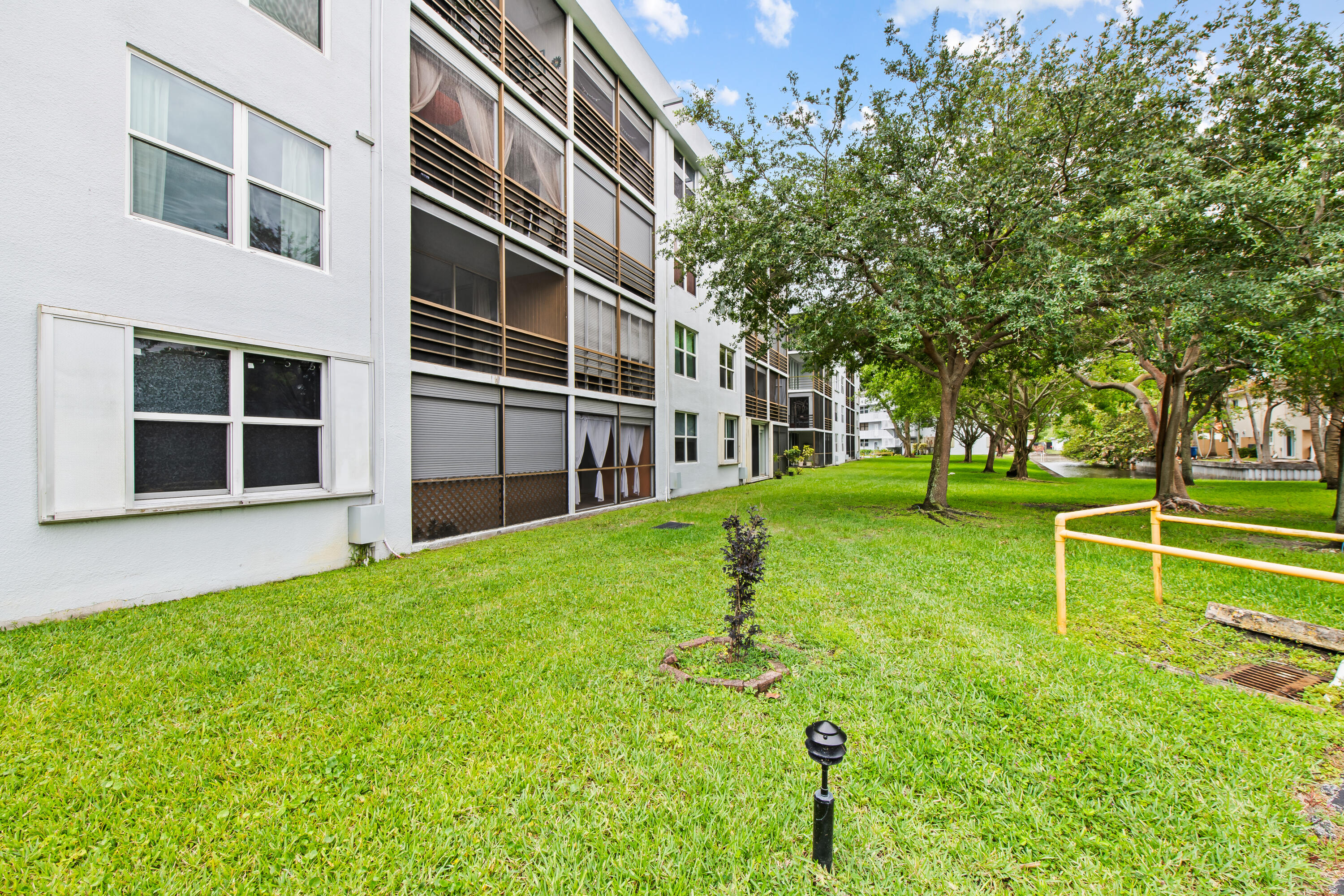 ROYAL PARK CONDO - Residential