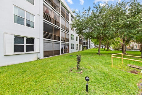 Tiny photo for 113 Royal Park Drive #2h, Oakland Park, FL 33309 (MLS # B26025540)