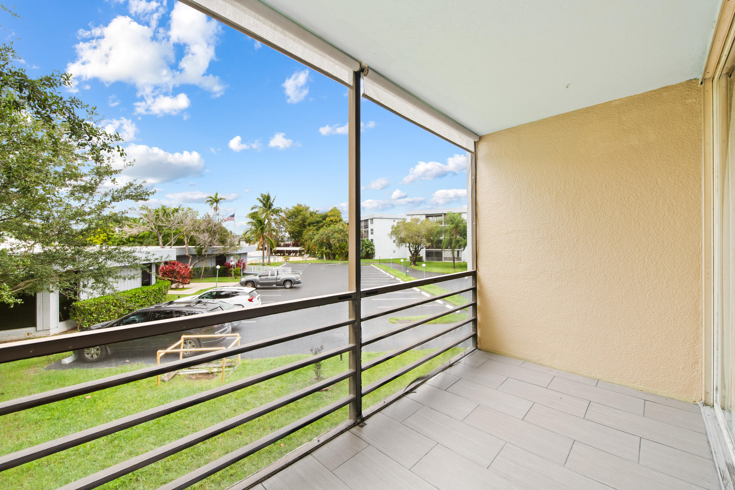 ROYAL PARK CONDO - Residential