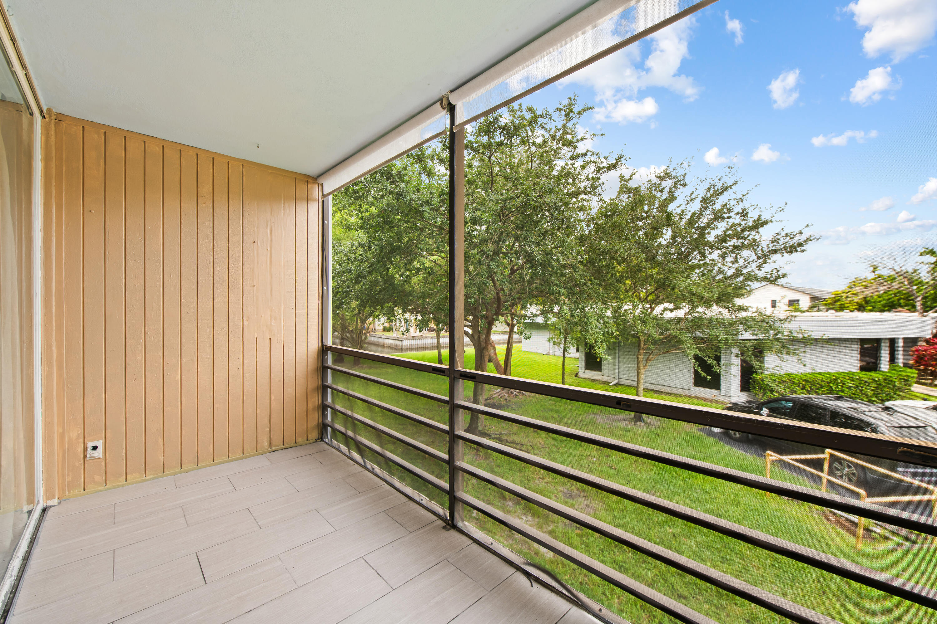 ROYAL PARK CONDO - Residential