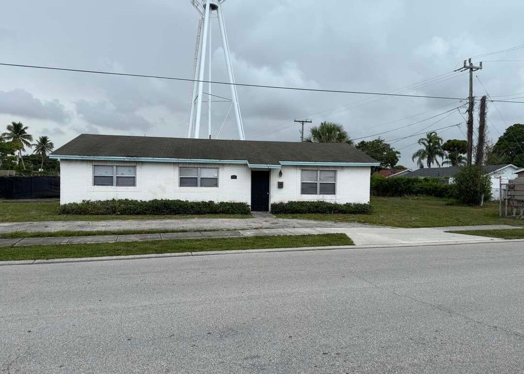 Photo of 5713 CANDLEWOOD Avenue, Mangonia Park, FL 33407 (MLS # B26094657)