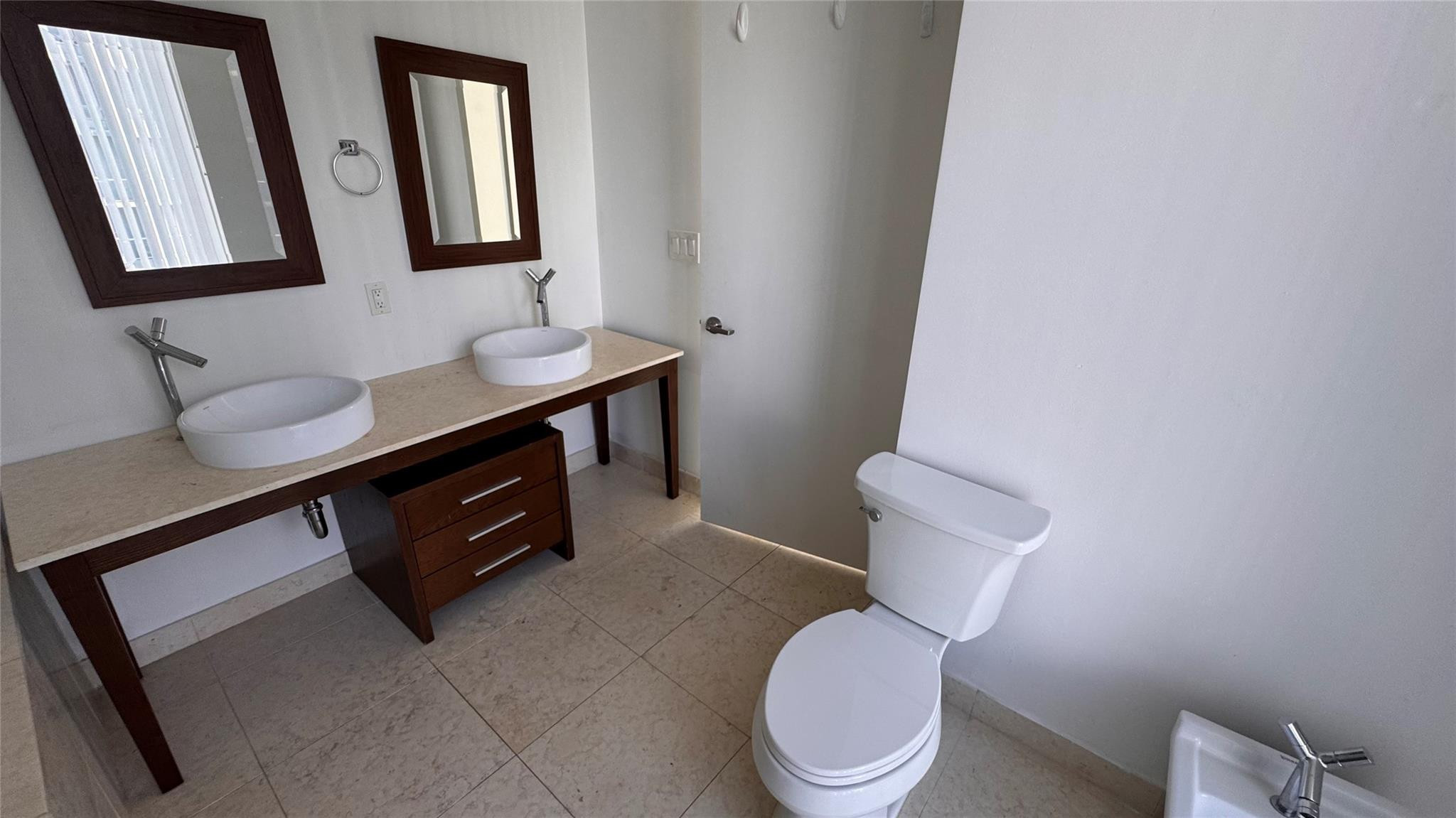 ICONBRICKELL CONDO NO 1 - Residential Lease
