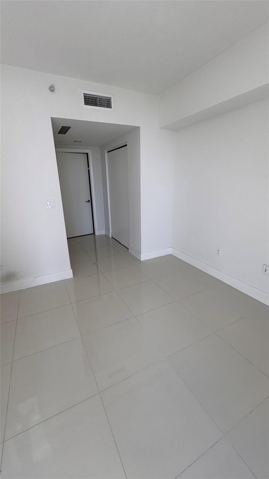 ICONBRICKELL CONDO NO 1 - Residential Lease