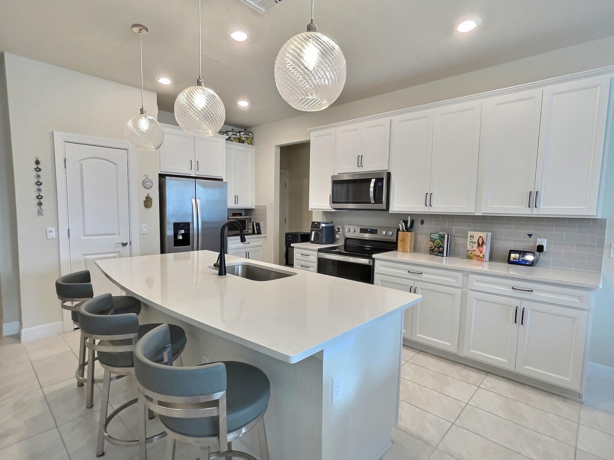 View photos, virtual tours, details... 4829 Chantilly Road