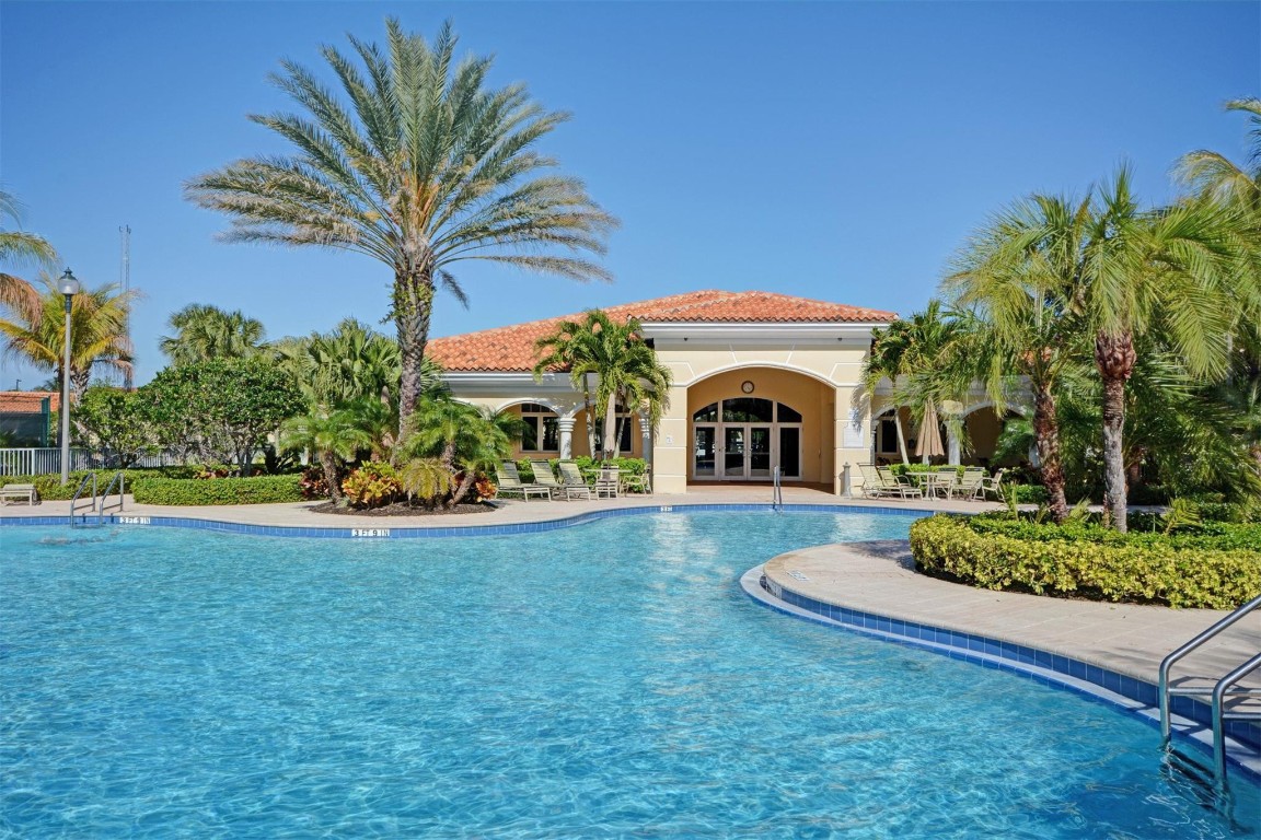 Harbour Isle East - Residential