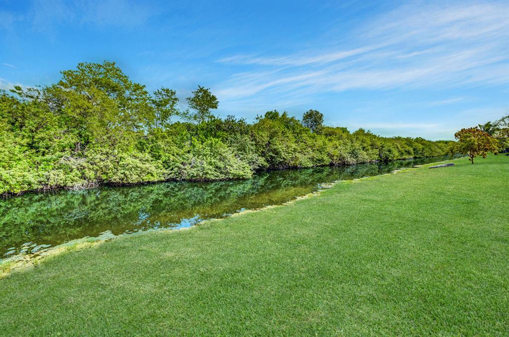 ISLAND LAKES - Residential