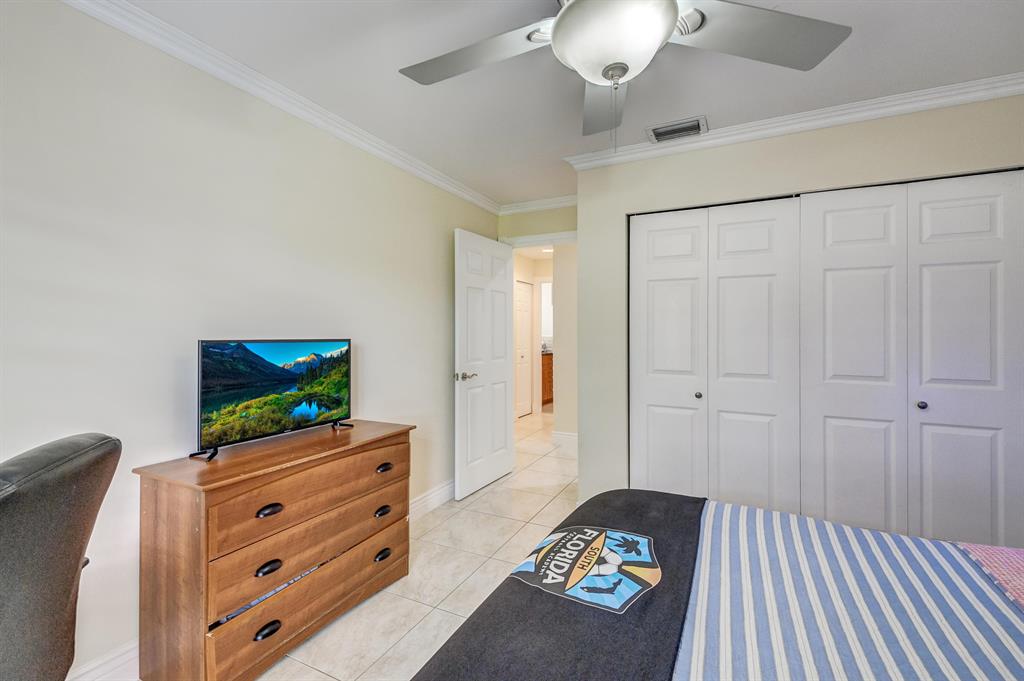 ISLAND LAKES - Residential