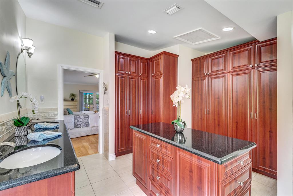 ISLAND LAKES - Residential