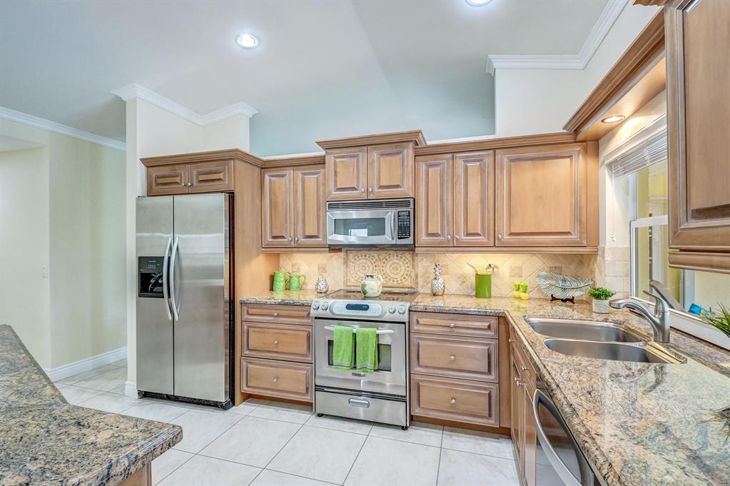 ISLAND LAKES - Residential