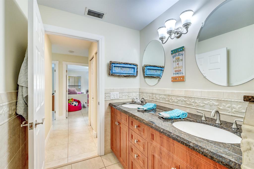 ISLAND LAKES - Residential