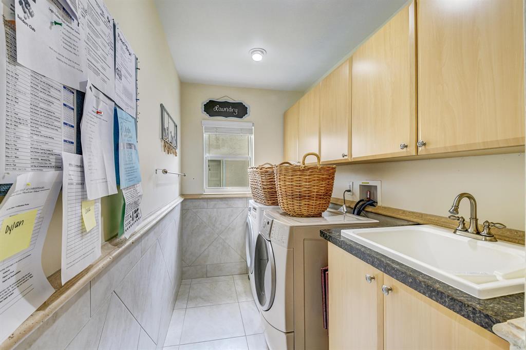 ISLAND LAKES - Residential