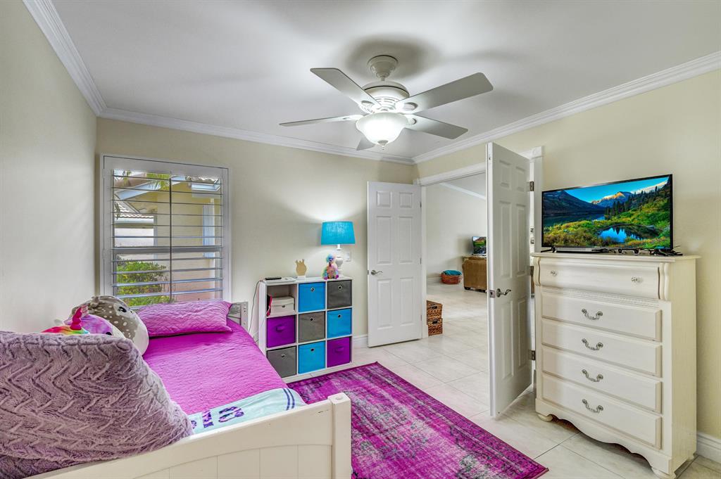 ISLAND LAKES - Residential