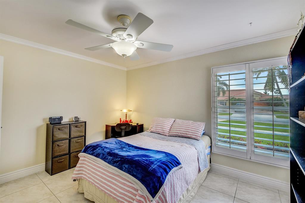 ISLAND LAKES - Residential