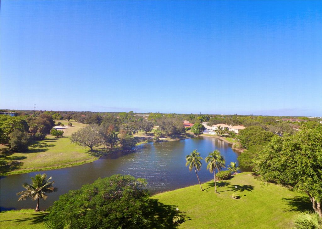Photo of 3503 Oaks Way #501, Pompano Beach, FL 33069 (MLS # F10474210)