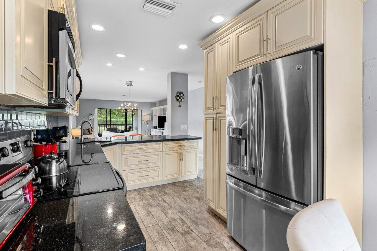 SOUTHPORT AT HUNTERS RUN - Residential