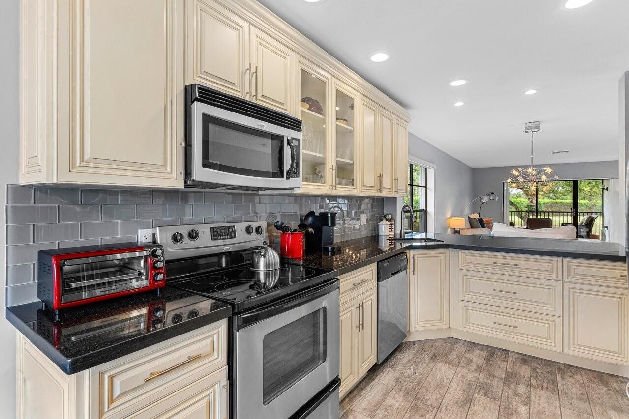 SOUTHPORT AT HUNTERS RUN - Residential