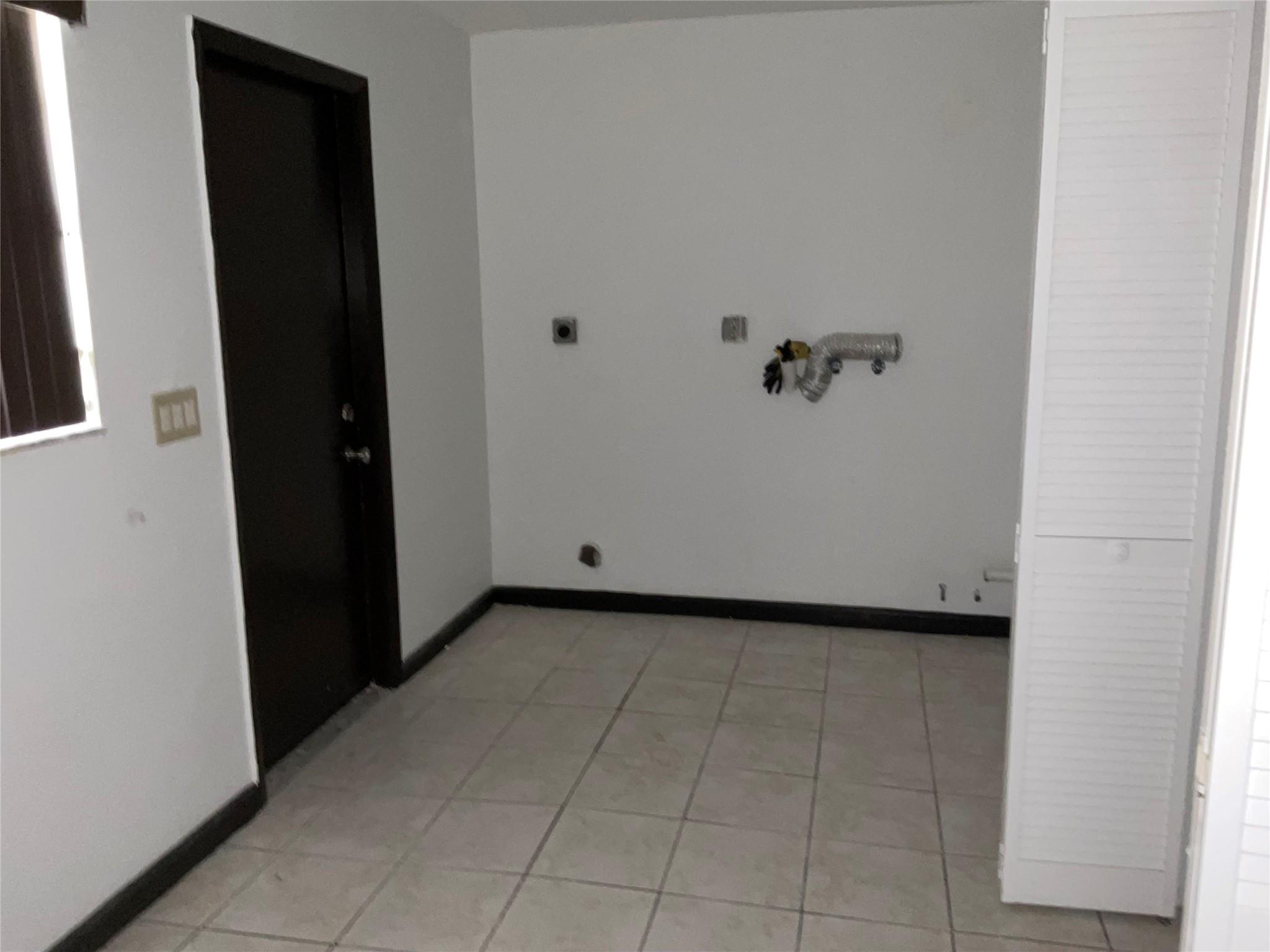 Dorsey Park First Add 21- - Residential Lease