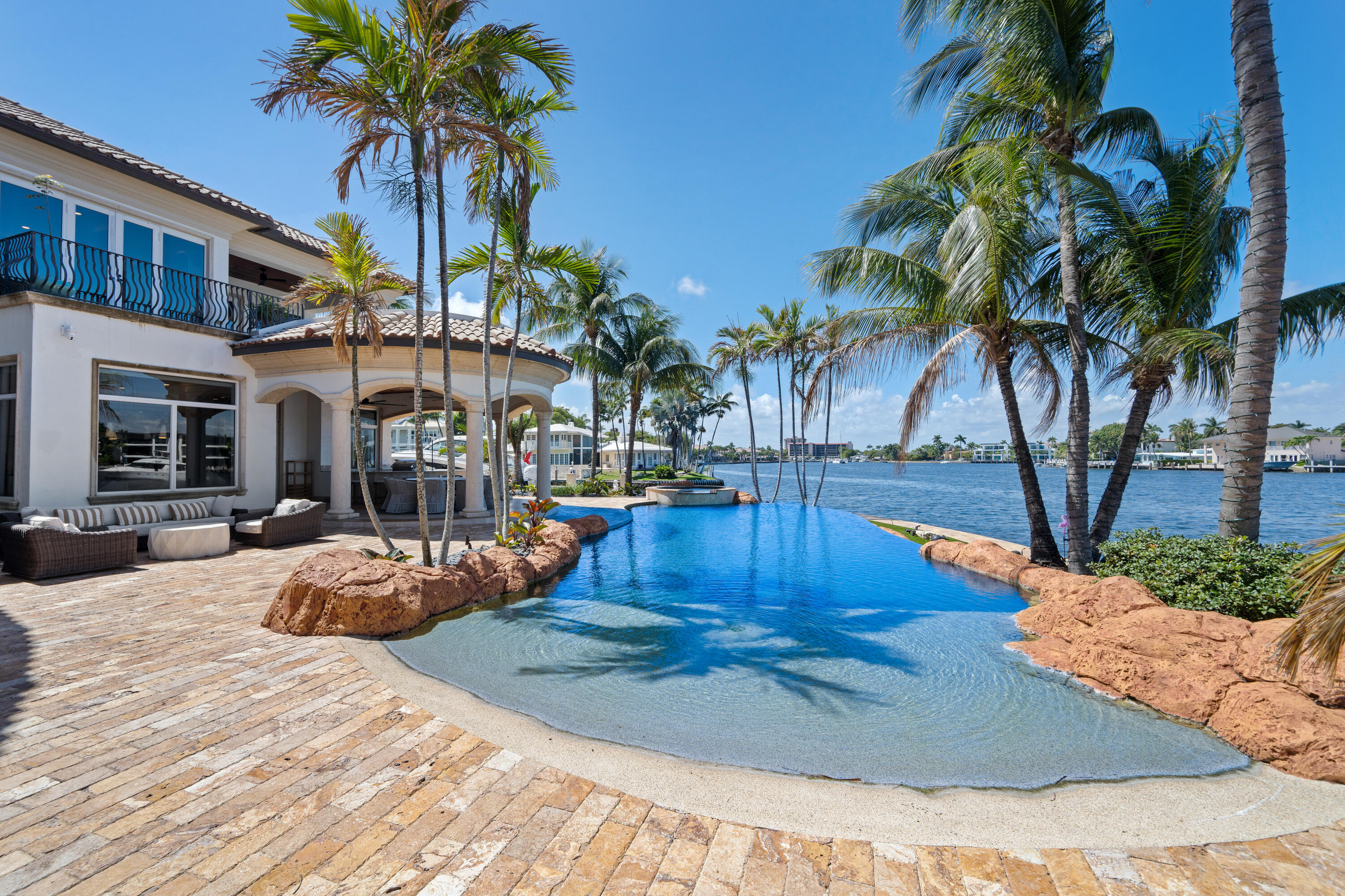 SANTA BARBARA SHORES - Residential