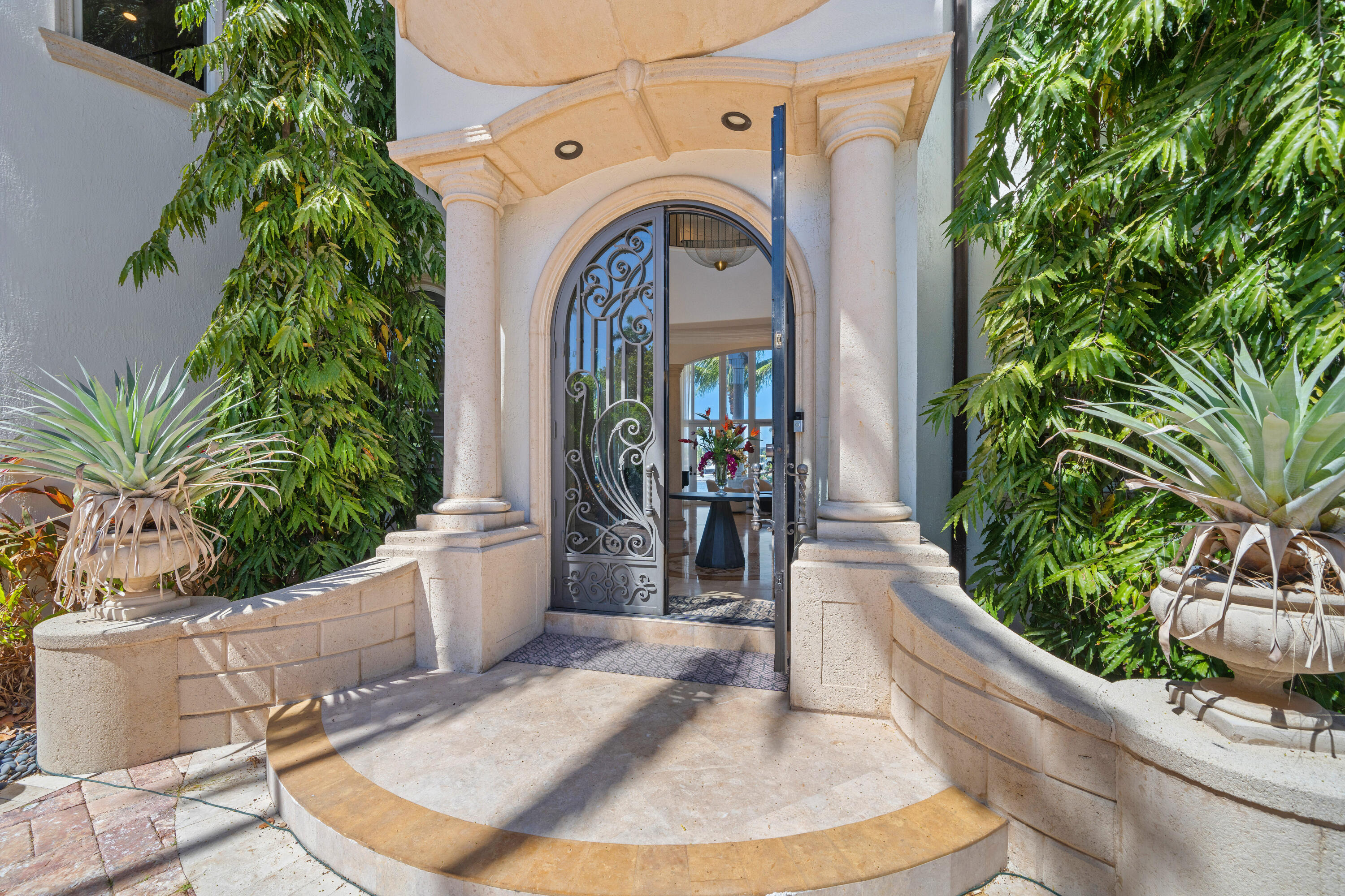 SANTA BARBARA SHORES - Residential