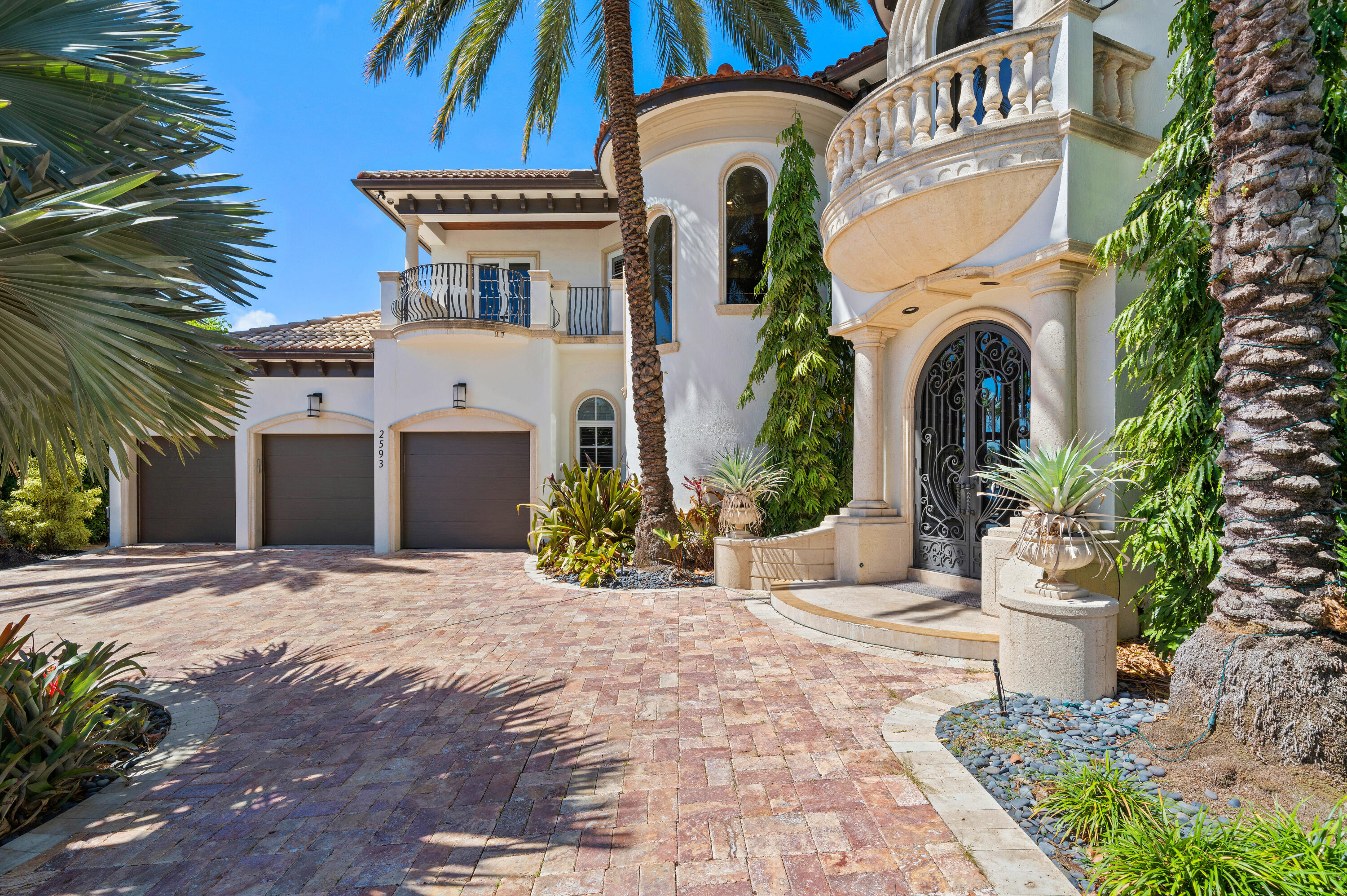 SANTA BARBARA SHORES - Residential