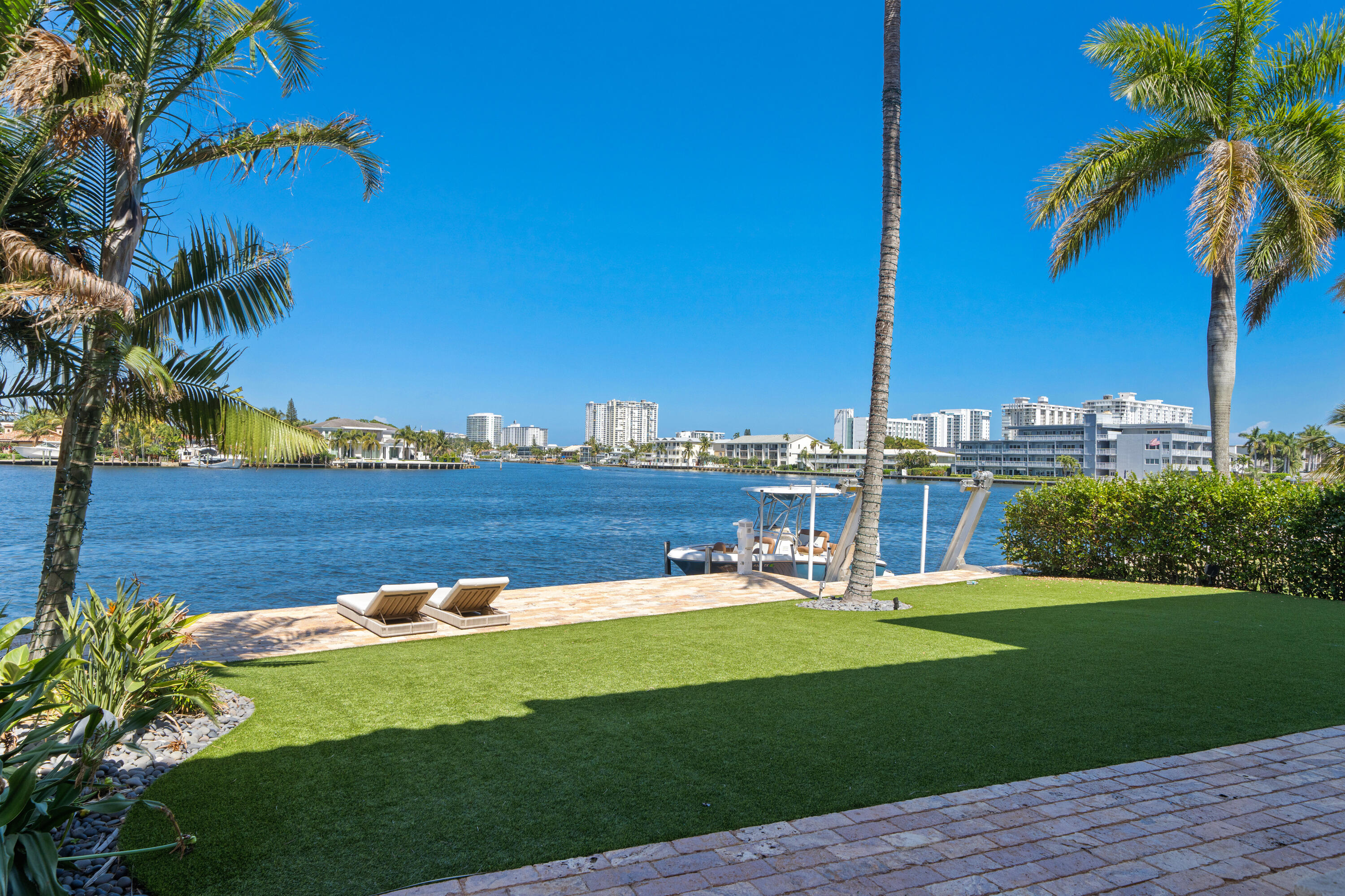 SANTA BARBARA SHORES - Residential