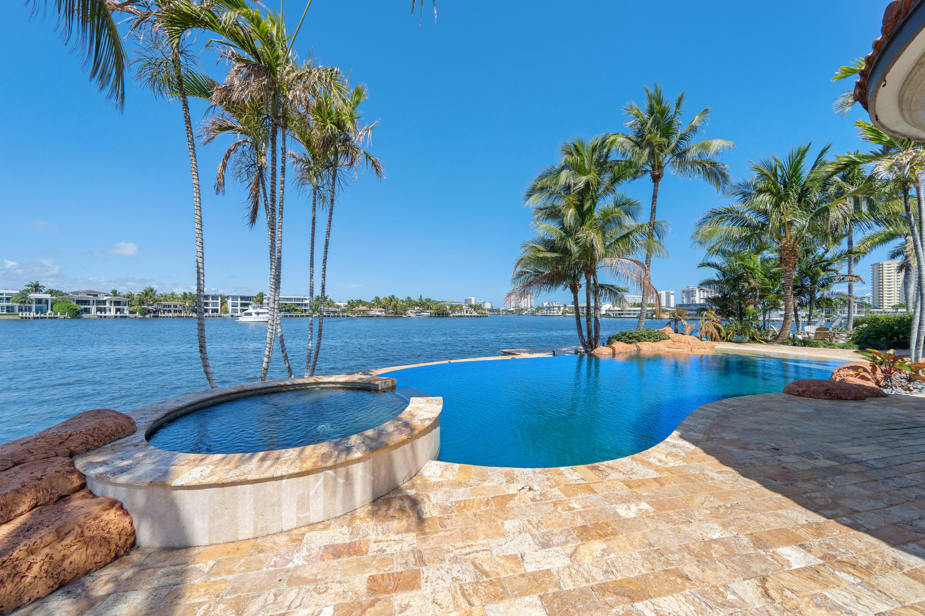 SANTA BARBARA SHORES - Residential