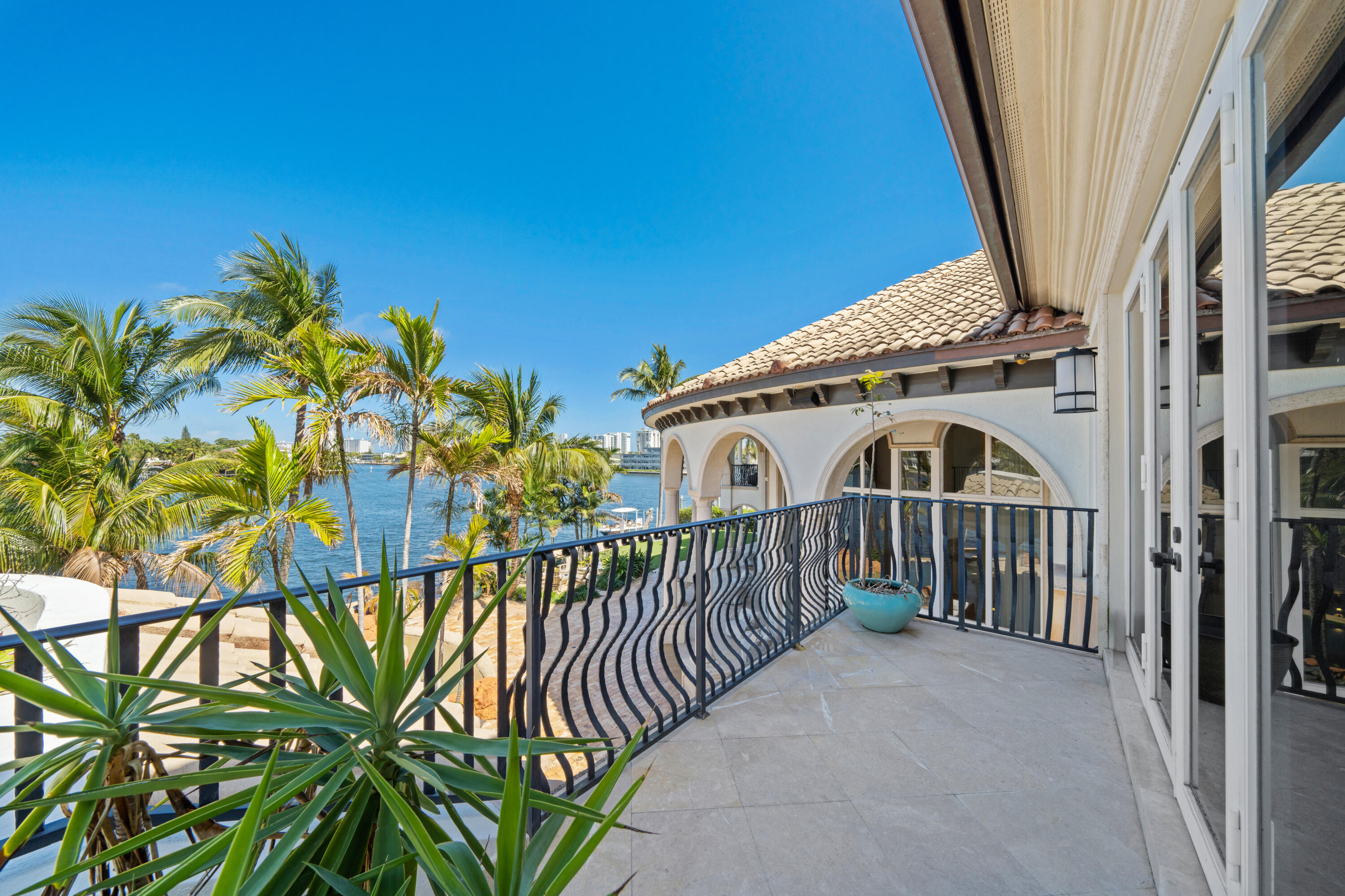 SANTA BARBARA SHORES - Residential